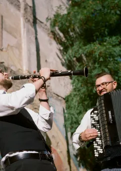 Film niemy z muzyką na żywo Orkiestry Ludwika Sarskiego