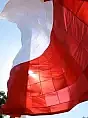 Patchworkowa biało-czerwona flaga