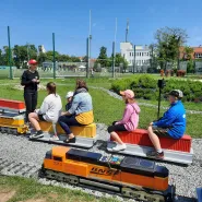 Przejażdzki koleją miniaturową w Kolejowym Odjeździe w Sopocie