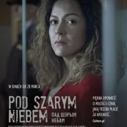 Pod szarym niebem - Kino Konesera
