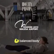 Wellbeing w podróży. Pilates na lotnisku.