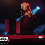 Natalia Bożewicz - Miłość przyszła zimą. Osiecka na Mikołajki "Złote stosy pomarańczy"