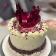 Nastolatki pieką tort!