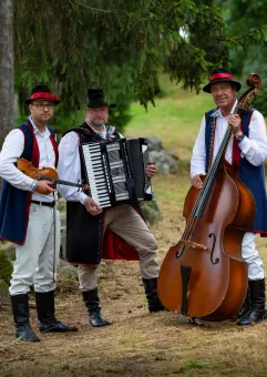 Kaszëbë w Boto