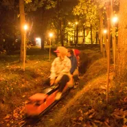 Nocny przejazd koleją miniaturową w Sopocie