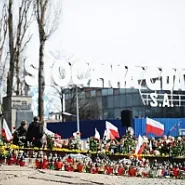 Spotkania pod Pomnikiem Poległych Stoczniowców w intencji ofiar katastrofy w Smoleńsku