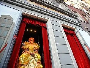 Teatr w Oknie: Performans na dwa okna