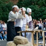 XV Międzynarodowy Festiwal Teatrów Plenerowych i Ulicznych FETA: Garkotłuki. Odyseja Gastryczna 2011