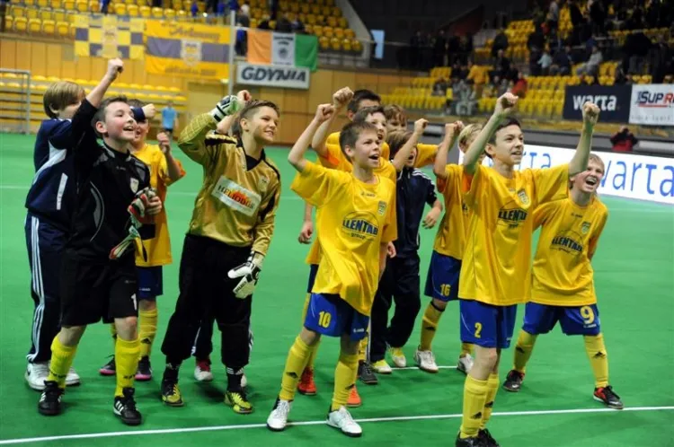 11-latkowie Arki uplasowali się na piątym miejscu, wyprzedzając wiele drużyn złożonych z piłkarzy starszych od siebie. 