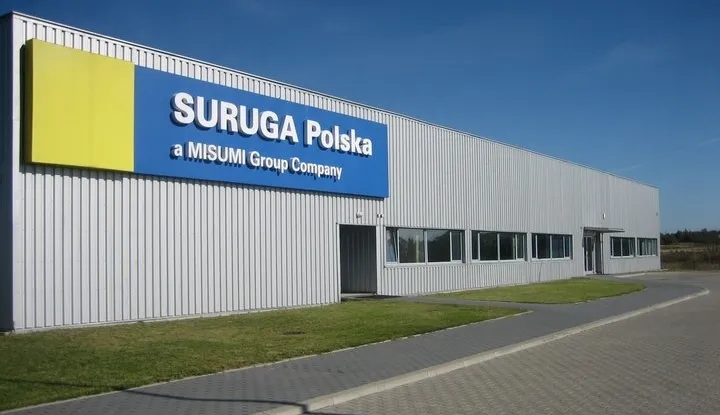 Fabryka Suruga Polska w gdańskim Rębiechowie była pierwszą inwestycją japońskiej firmy Suruga w Europie. Pod koniec grudnia 2012 zarząd podjął jednak decyzję o jej likwidacji. 