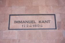 Grób Kanta przy katedrze w Kaliningradzie.