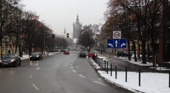 W Gdańsku 70 proc. dróg ma zostać objętych strefą Tempo30. W Gdyni zastanawiają się nad wprowadzeniem jej w Śródmieściu.