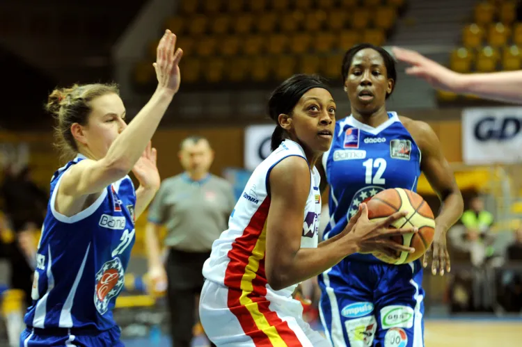 Antonia Bennett rozwiązała kontrakt z gdyńskim zespołem i przeniosła się do francuskiego Nantes Rezé Basket.