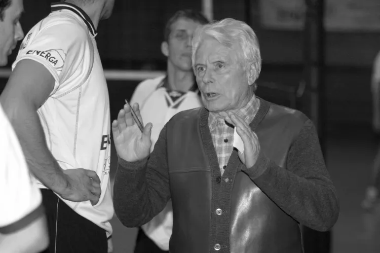 Antoni Perzyna zmarł w wieku niespełna 83 lat. W pamięci swoich wychowanków i współpracowników pozostanie jako wybitni szkoleniowiec piłki siatkowej.