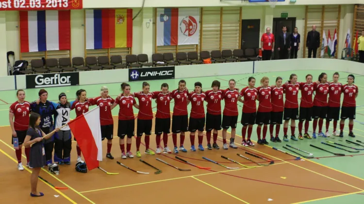 Reprezentacja Polski w żeńskim unihokeju z kompletem zwycięstw awansowała do grudniowych finałów mistrzostw świata.
