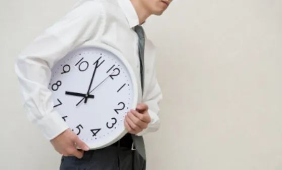 Pracownikowi przysługuje w każdej dobie prawo do co najmniej 11 godzin nieprzerwanego odpoczynku, a raz w tygodniu prawo do co najmniej 35 godzin nieprzerwanego odpoczynku.