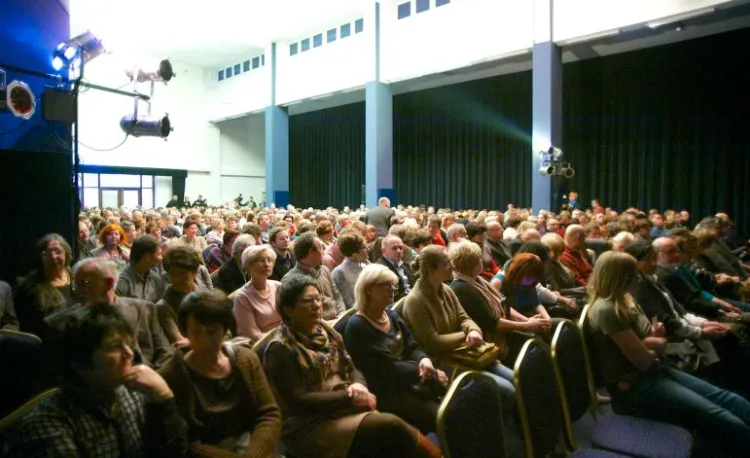 Sala Koncertowa Portu w Gdyni (na zdjęciu podczas koncertu Artura Andrusa) od lutego stanie się siedzibą impresaryjnego Teatru Portowego Gdynia. Na widowni zmieści się ok. 450 osób. 