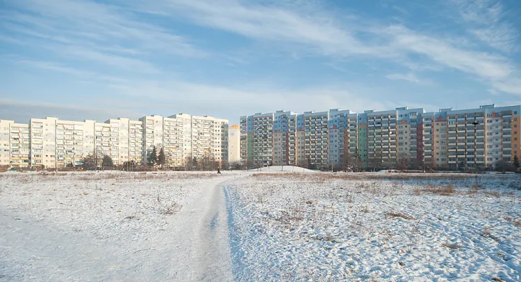 Spółdzielnie mieszkaniowe zarządzają także terenami wspólnymi, a wspólnoty nie chcą ponosić tych kosztów. Na zdjęciu bloki i teren spółdzielni mieszkaniowej Rozstaje w Gdańsku.