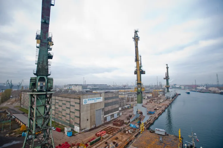 W środowisku o kłopotach gdańskiej stoczni szeptało się już pod koniec 2012 roku. Władze spółki przyznają, że sytuacja nie jest łatwa, ale zakład intensywnie rozwija się w nowych segmentach, tj. konstrukcjach stalowych offshore i wieżach wiatrowych.
