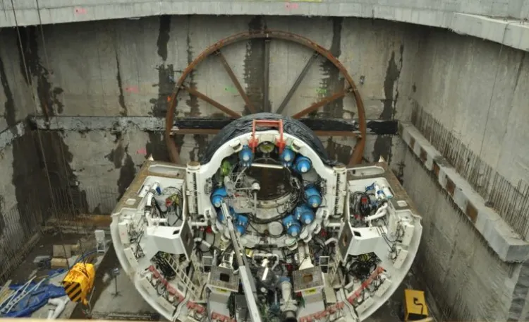 Tak wyglądają przygotowania do rozpoczęcia wiercenia tunelu przez maszynę TBM.