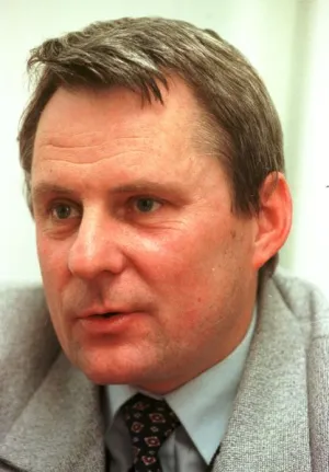 Krzysztof Wójcicki (1955-2013) był m.in. znawcą Kaszub i Pomorza oraz dyrektorem Teatru Miejskiego w Gdyni (1991-1994).