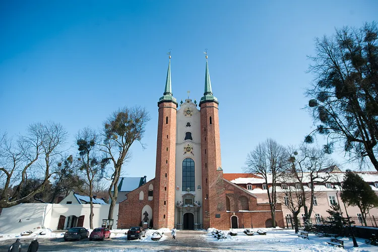 Zespół katedralny gdańskiej diecezji ma hipotekę do wysokości 21 mln zł za długi wobec banku - informuje trójmiejska "Gazeta Wyborcza".
