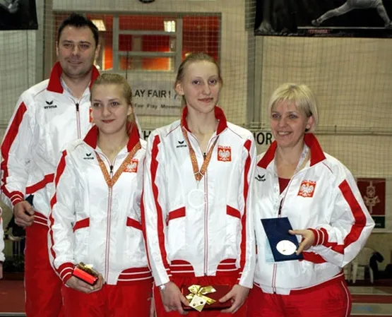 Anna Szymczak (z lewej obok trenera Aleksandra Borkowskiego) w Budapeszcie zdobyła już dwa medale mistrzostw Europy kadetek, a ma szanse na kolejne, gdyż wystartuje również wśród juniorek. 