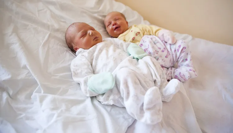 Na każdym oddziale położniczym w Trójmieście zdrowe niemowlaki od początku przebywają w salach razem ze swoimi mamami w ramach systemu rooming-in. 