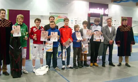 W Gdańskiej Szkole Floretu rywalizowali młodzi szermierze stojący u progu swoich karier. Na zdjęciu najlepsi w kategorii Młodzików.