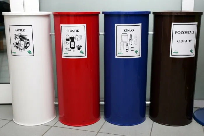 W obu zaproponowanych przez miasto wariantach zdecydowanie premiowane są osoby segregujące odpady.