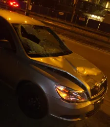 Mężczyznę potrącił samochód marki Skoda Octavia.