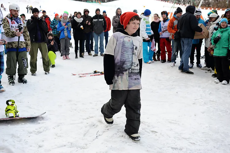 Mimo wiosennej aury 10 marca w ośrodku Zielona Brama w Przywidzu odbędą się zawody narciarskie dla dzieci.
