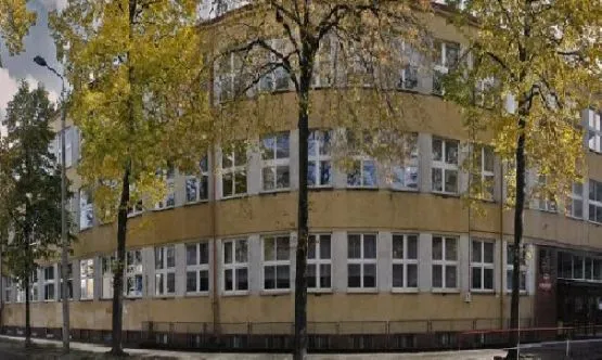 IX Liceum Ogólnokształcące mieszczące się w Gdyni, przy ul. Żeromskiego 31.