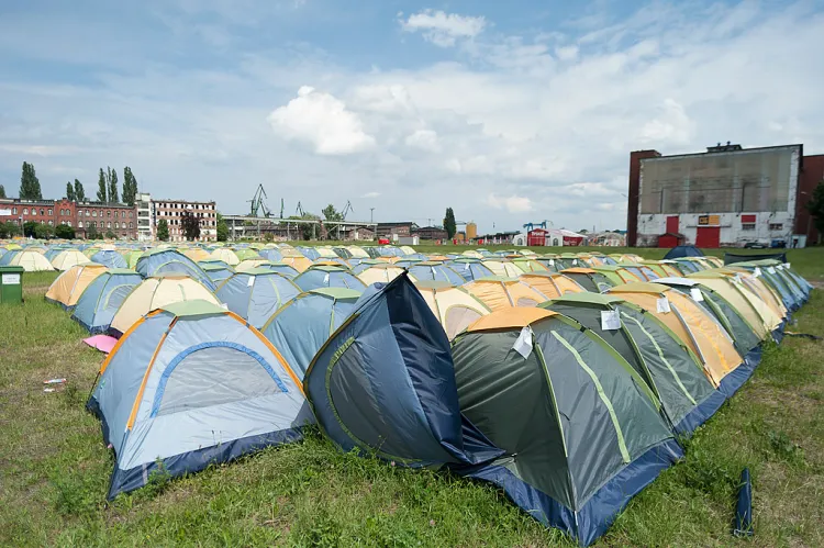 Namioty nie doczekały się turystów, dostawcy usług i pracownicy kempingu - zapłaty. Organizatora pola namiotowego na terenie stoczni zatrzymano dziewięć miesięcy po Euro 2012.