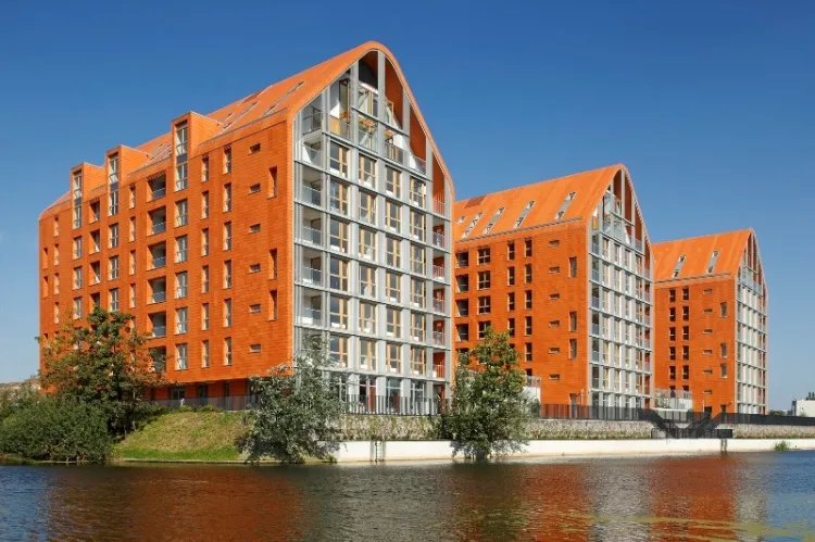 W piątek po południu, po niemal trzech tygodniach głosowania, Aura Gdańsk prowadzi w plebiscycie na najciekawszą inwestycję mieszkaniową oddaną do użytku w Trójmieście i okolicach. 