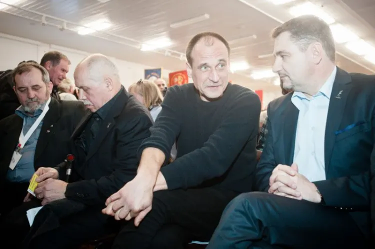 Liderzy ruchu "Oburzonych": muzyk Paweł Kukiz oraz przewodniczący "Solidarności" Piotr Duda (z prawej).