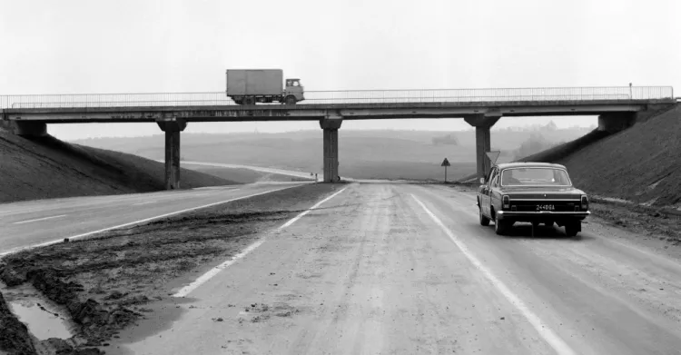 Pierwsza droga szybkiego ruchu w Trójmieście, czyli zachodnia obwodnica, powstawała w latach 1973-2001 (w 2007 przedłużono do autostrady A1). Nz. Węzeł Karczemki w 1975 r.