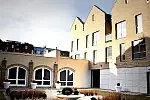 Apartamenty Stara Winiarnia przy ul. Grodzkiej: powstały w 2011 roku, do tej pory znajdują się w nich wolne apartamenty. 