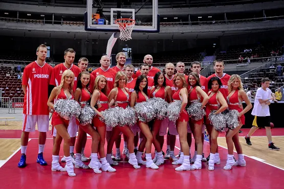 Występy Cheerleaders Flex Marcin Gortat miał okazję podziwiać podczas eliminacji Eurobasketu. Teraz polski jedynak w NBA zaprosił sopocianki do Phoenix.