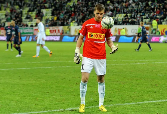 Michał Buchalik miał w Poznaniu doskonałe interwencje, ale zostanie zapamiętany przede wszystkim ze "szmaty" przy trzecim golu dla Lecha oraz spowodowaniu karnego dla rywali na 0:2. 
