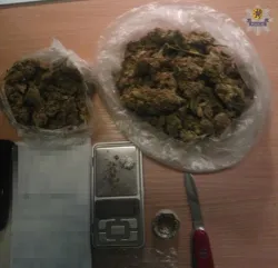Marihuana znaleziona w mieszkaniu bliźniaczek z Gdańska. Nastolatkom grozi 12 lat więzienia.