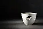 Donica polipropylenowa HOLEPOT firmy Serralunga. Cena - 2420 zł.