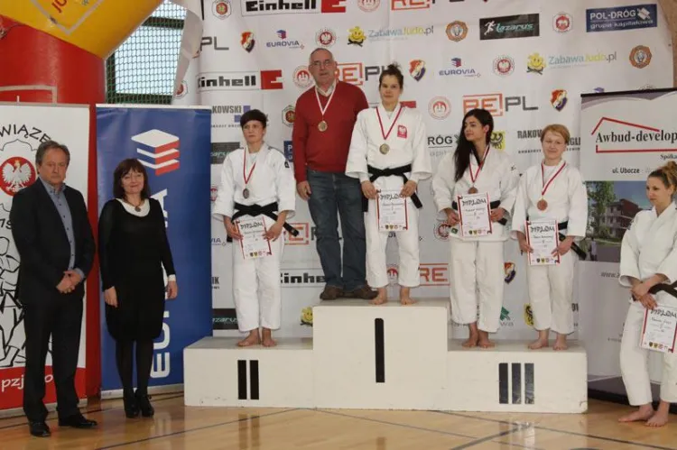 Zuzanna Pawlikowska i trener Radosław Laskowski na najwyższym stopniu podium. W sumie trójmiejscy judocy podczas młodzieżowych mistrzostw kraju stawali na nim aż pięć razy.