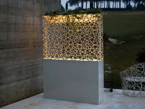 Donica podświetlana DAFNE LIGHT firmy DeCastelli. Cena - 6750 zł.