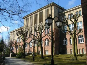 Wydział Zarządzania Uniwersytetu Gdańskiego w Sopocie przy ul. Armii Krajowej 101.