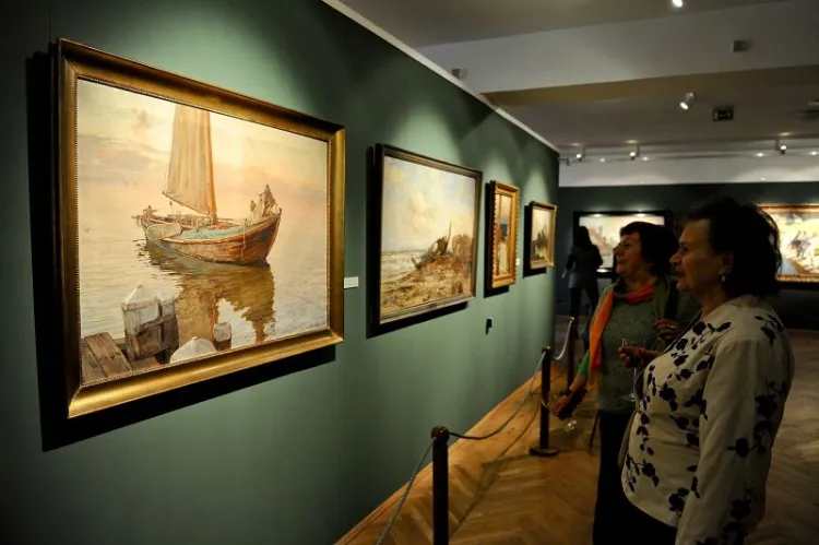 Galeria Morska Centralnego Muzeum Morskiego w nowej odsłonie udostępniona została do zwiedzania 12 kwietnia. Na wystawie zobaczyć można ponad 80 różnych dzieł marynistycznych.