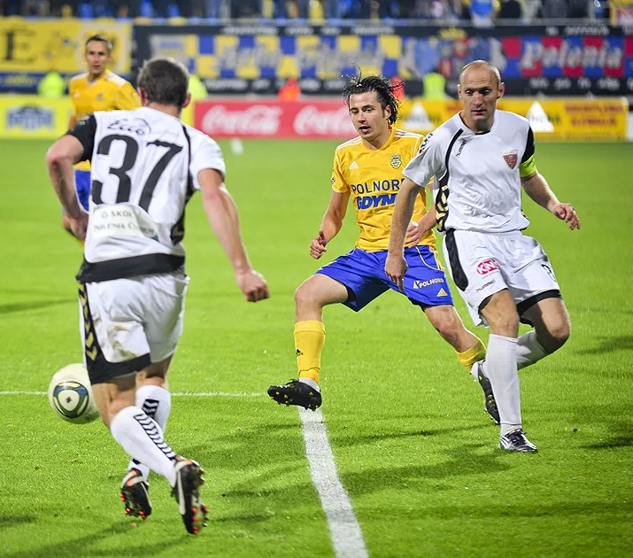 W poprzednim sezonie Arka wygrała z Polonią w Gdyni 4:0. Jednego z goli strzelił Piotr Kuklis (na zdjęciu).