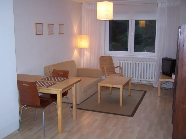 ...i po zmianach. 
Niedrogie meble, czyste ściany, nowa, niedroga podłoga i nowe lampy. Różnica kolosalna.