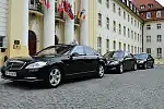 Luksusowe taksówki przed Grand Hotelem w Sopocie.