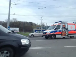 Do wypadku z udziałem motocyklisty doszło w czwartek przed godz. 15, na ul. Wielkopolskiej w Gdyni, na wysokości stacji Lukoil. W jadący motocykl wjechał samochód osobowy.
